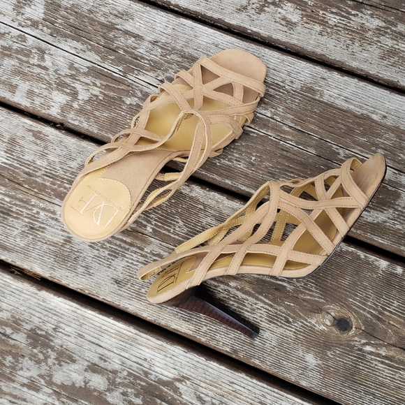Nude Sandals - Picture 3 of 11